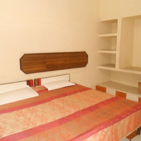 ماثورا Gaurav Guest House المظهر الخارجي الصورة