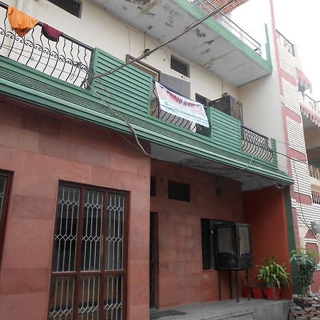 ماثورا Gaurav Guest House المظهر الخارجي الصورة