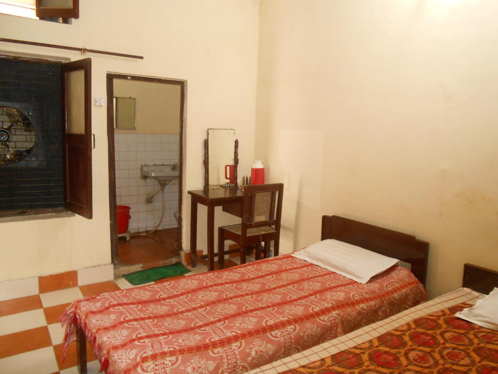 ماثورا Gaurav Guest House المظهر الخارجي الصورة