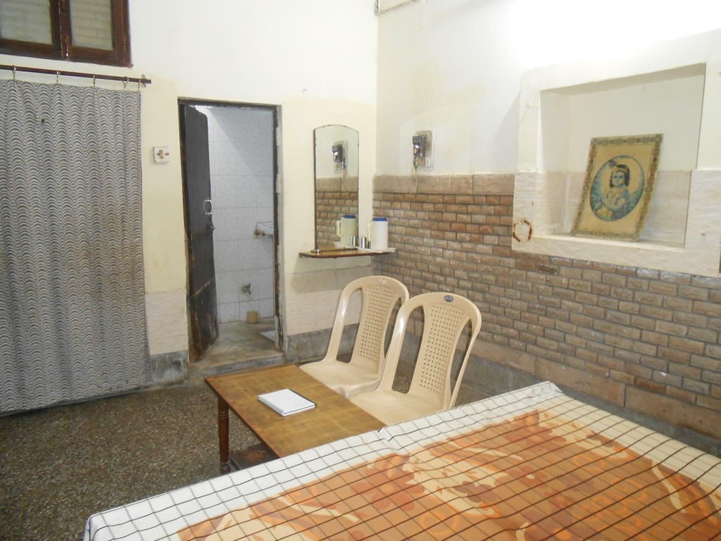 ماثورا Gaurav Guest House المظهر الخارجي الصورة