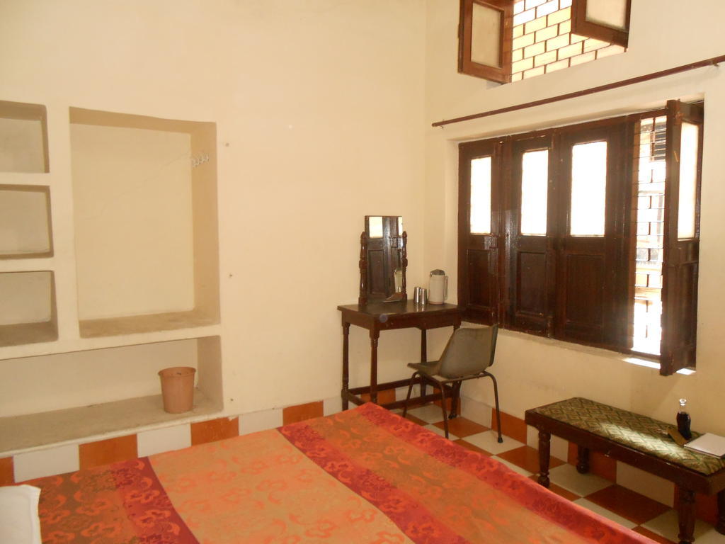 ماثورا Gaurav Guest House الغرفة الصورة