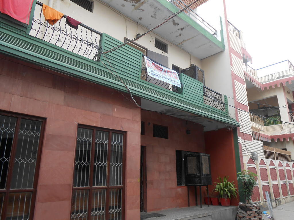 ماثورا Gaurav Guest House المظهر الخارجي الصورة